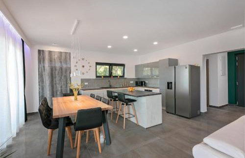 Villa Althea for 8 persons near Labin with 35 m2 heated pool, kids playground & large garden - Foto 18