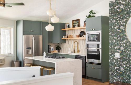 New Beautifully Updated Home with Gameroom! - Foto 1