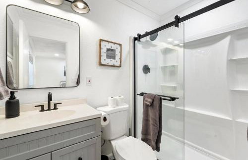 Modern Lakeside Family Fun Cabin - Foto 33