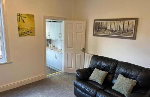 Spacious 2-Bedroom House In Stockton Heath With Free WiFi By Amazing Spaces Relocations Ltd - Foto 22