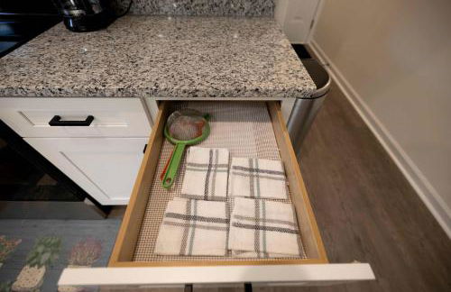 4 Min to Downtown - 10 to Elon - Washer and Dryer - Foto 39