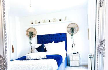 City Centre 3 Bedroom House Sleep upto 9 Guests with Garden and Parking - Foto 27