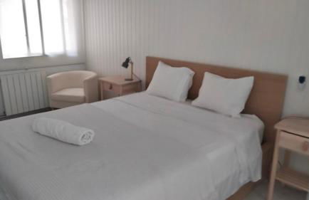 Beachfront Apartment with Sea Views & Private Parking - Foto 11