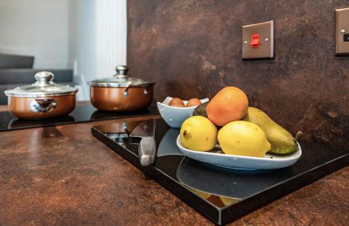 Romantic getaway UK with Private Sauna, King Bed, WiFi 517mbps & EV Charger - Photo 12