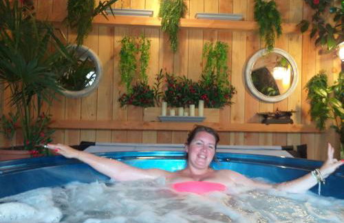 Chez Celine et Philippe appartement dans propriété de charme avec piscine - Foto 3