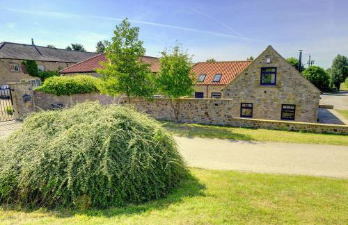 The Gate House - Photo 1