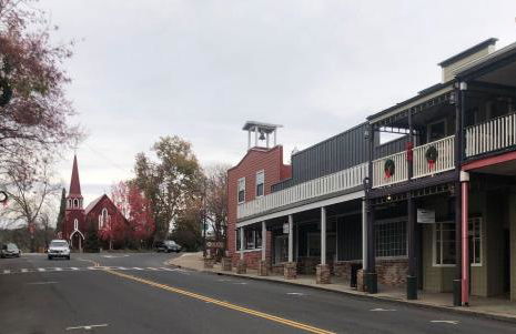 Historic Washington St Balcony - Photo 7