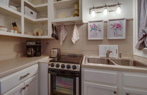 Cozy Mountain Home Cottage Walk to Marina! - Foto 9