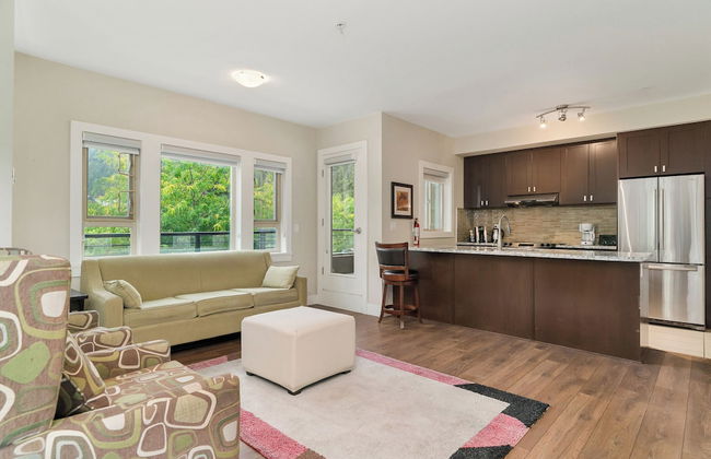 Opulent Oasis Exquisite 2Bedroom Retreat - Photo 11