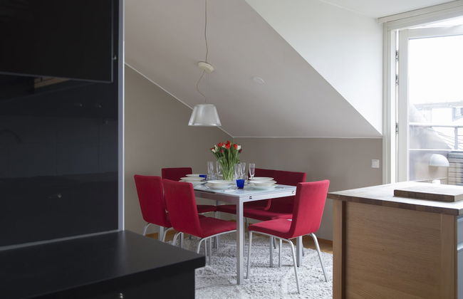 2ndhomes 2BR Penthouse with Balcony and Sauna - Photo 8