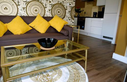 Stunningly Opulent Gold Apartment Near Sheffield FULL SKY TV - Foto 3
