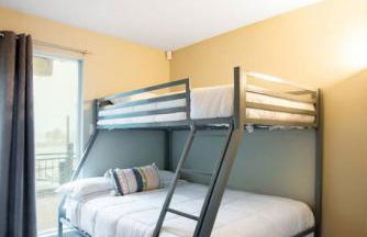 Serene Duplex Lakefront Retreat: sleeps up to 20 - Foto 12