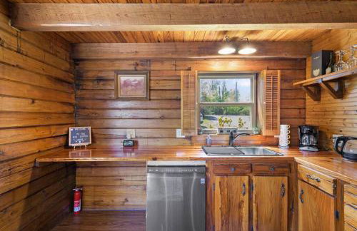 Fun fishing river cabin 23mi to beach with private dock 3BD 2BA - Foto 7