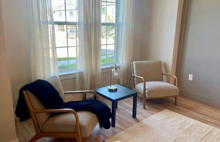 Loop, New Luxurious Large 3BR House, Sleeps 11 with Free Parking - Photo 14