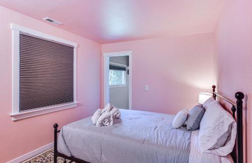 2 Mi to Dtwn Tacoma Charming Home with Deck and Yard! - Foto 17