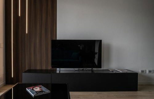 LuxeDesign Apartment - Photo 7