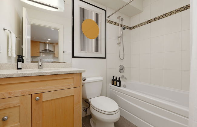 Cozy 2BR BSMT Suite Near Grouse Mt. and Edgemont. - Photo 23