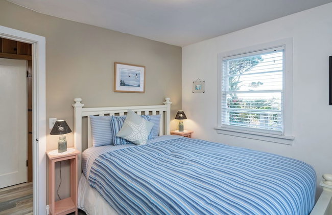 Beach Pines Bungalow by Avantstay Classic Cottage Steps to the Beach w/ Private Yard - Foto 61