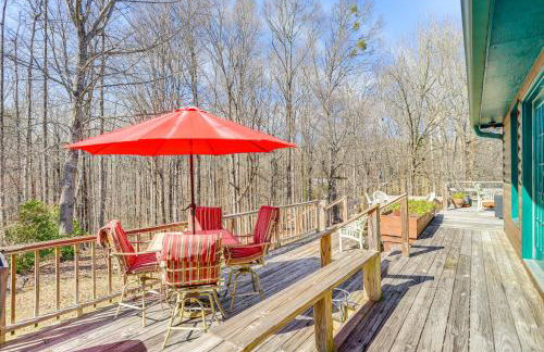 Large Deck: Luxe 6-Acre Retreat in Dahlonega! - Photo 2