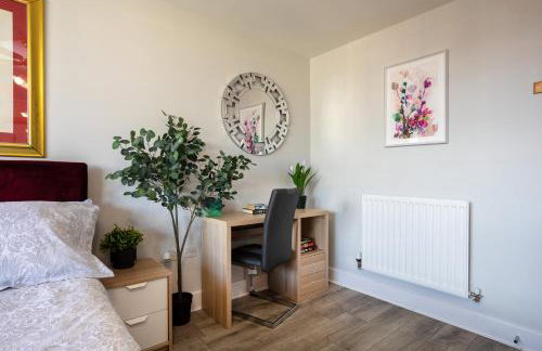 Vista Verde - Luxury City Penthouse 2BR - Sleeps up to 6 - Parking - Photo 8