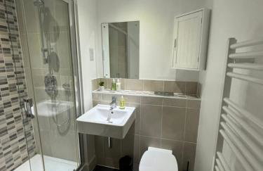 Luxury Canal-side Apartment, Hemel Hempstead, Free parking, Perfect for Contractors - Foto 12