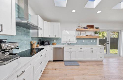 Oceanfront Cocoa Beach Vacation Home Private Beach, Tiki Bar & Family Fun - Foto 23