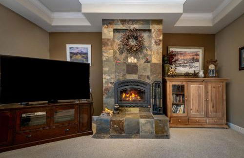 Cozy foothills home - Photo 8