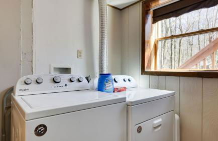 Hot Tub + Sauna + Deck + Firepit + Beach Access + Near Dining Grateful Escape by Avantstay - Foto 86