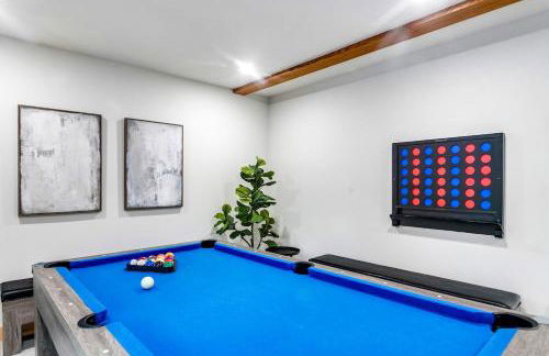 LUXE Hyak Retreat with Sauna, Hot Tub, Game Room, 6BR - Foto 10