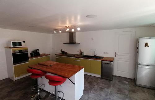 Maison renovee en pierres séjour spacieux avec jardin et terrasse aménagée près Omaha beach & Bayeux à 5mn de la mer tous commerces - Foto 15