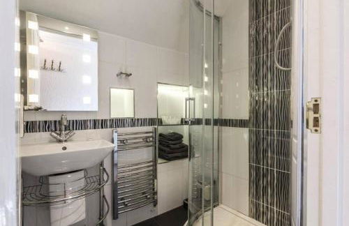 Beautiful apartment with private pool near Tenby - Photo 8