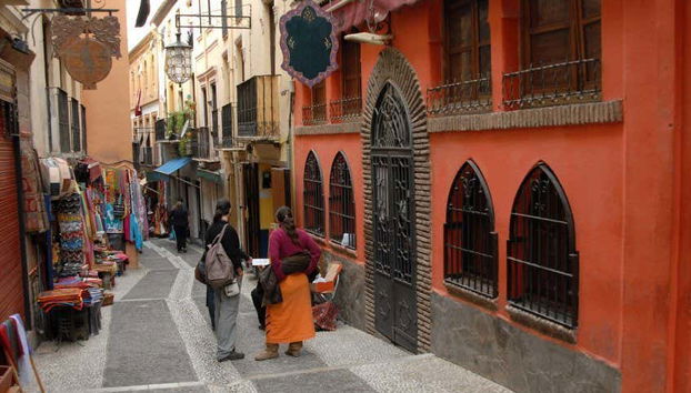 Alhambra Full-Day Trip - Photo 4, Stroll down the narrow streets of the Albaicin