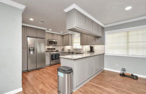 Backyard Oasis-Pool & Grill-Heart of Friendswood - Foto 15