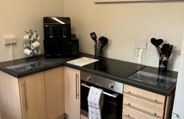 Large Traditional, Sleeps 8, 2 baths, Train, Tram, Pubs, Hucknall - Foto 9