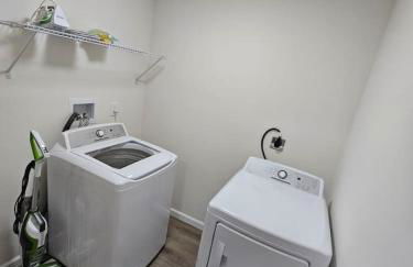 Cozy New Const. Ranch Near Park - Foto 33