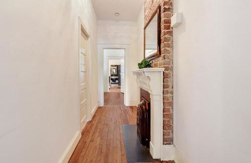 Elegant Renovated House With Relaxing Courtyard - Near FQ - Foto 15