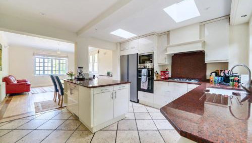 Surreys Secret Retreat for family & friends - Pass the Keys - Foto 5, stove, dishwasher, toaster, Other