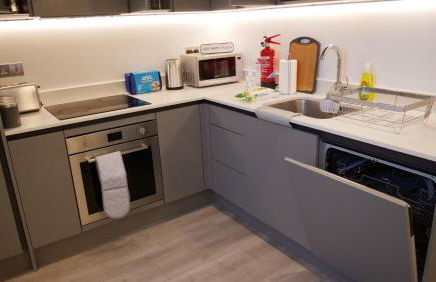 Stylish 2 bedrooms, 2 bathrooms with workspace in Milton Keynes - Photo 10