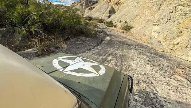 A bordo di una jeep classica