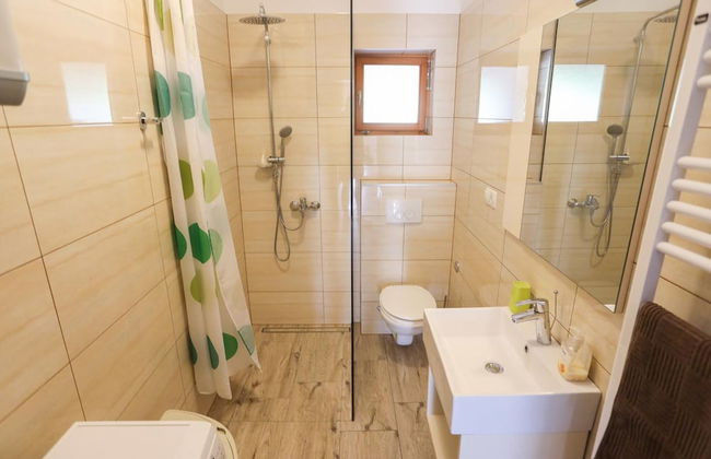 Secluded Holiday Home With Pool and Hot Tub - Foto 12