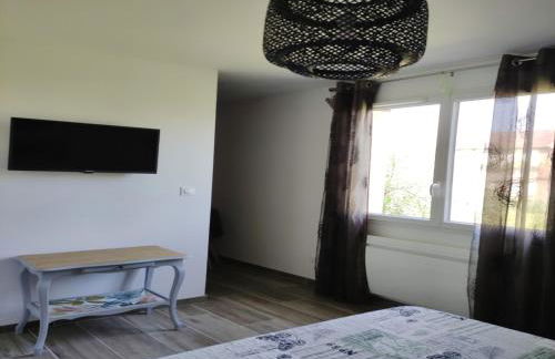 Modern holiday home in Crux-La-Ville with terrace - Foto 3