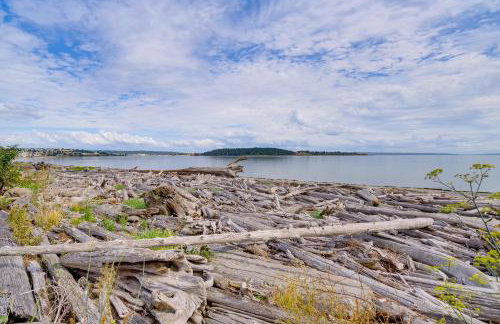 Steps to Beach: Home w/ Hot Tub in Oak Harbor! - Foto 30