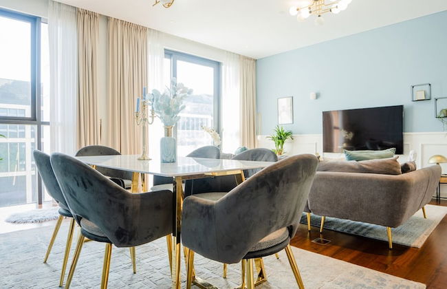 Aya - Awe-inspiring 2BR in City Walk with Balcony - Photo 16