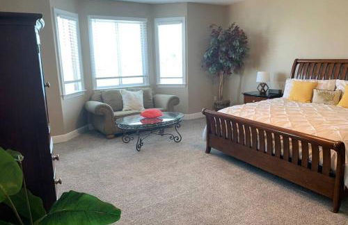 Luxury and Spacious Waterside Getaway - Foto 6