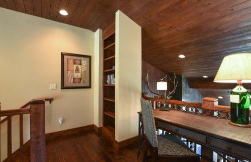 Luxury Northstar Home| hot tub| walk to ski lifts - Foto 8