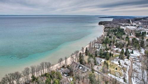 Getaway on Crystal Clear Lake Main and Guest House! - Foto 3