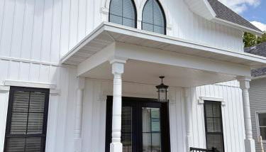 Eliza Gothic - Photo 2