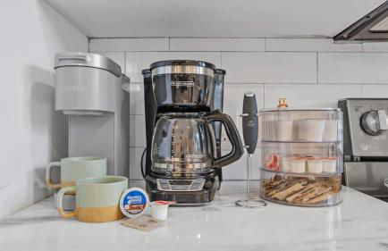 Mid-Century Modern Retreat by Coffee, Food + Shops - Foto 15