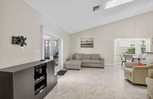 Family-Friendly Boca Gem! 4BR 3BA with Pool & Sauna - Foto 23