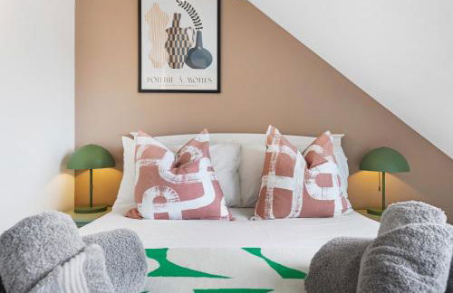 LONG TERM STAY SPECIAL OFFER AVAILABLE! 5-Bedroom Spacious, Stunning Design, Sociable Areas & Cosy House Near South Downs Park, Sleeps 11 with GAMES Room, PRIVATE PARKING and GARDEN - by Blue Puffin Stays - Foto 7